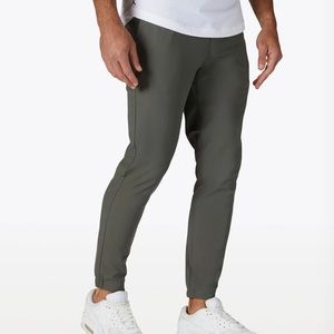 AO Joggers Cut